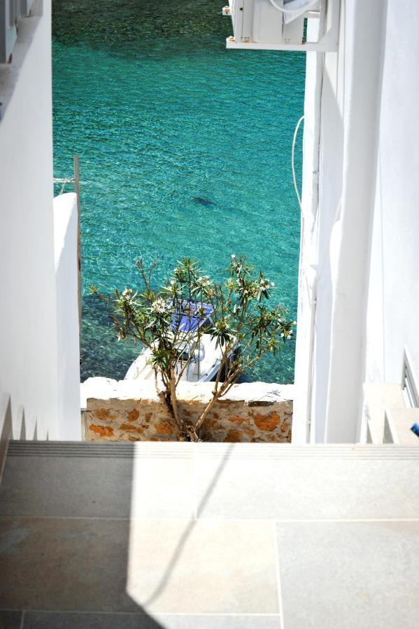 Droufakos' Home, Lux Seafront Apartment W. View Cherronisos  외부 사진